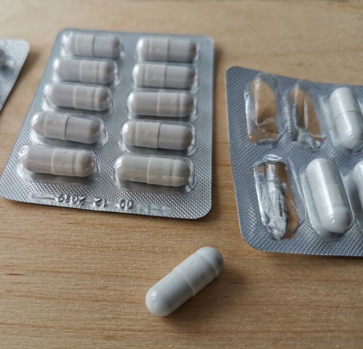 Ang mga capsule ng Prostamin ay naka-pack sa isang paltos