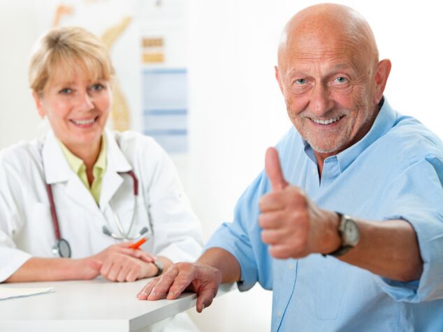 ang isang tao ay nasiyahan sa appointment ng mga tabletas para sa prostatitis